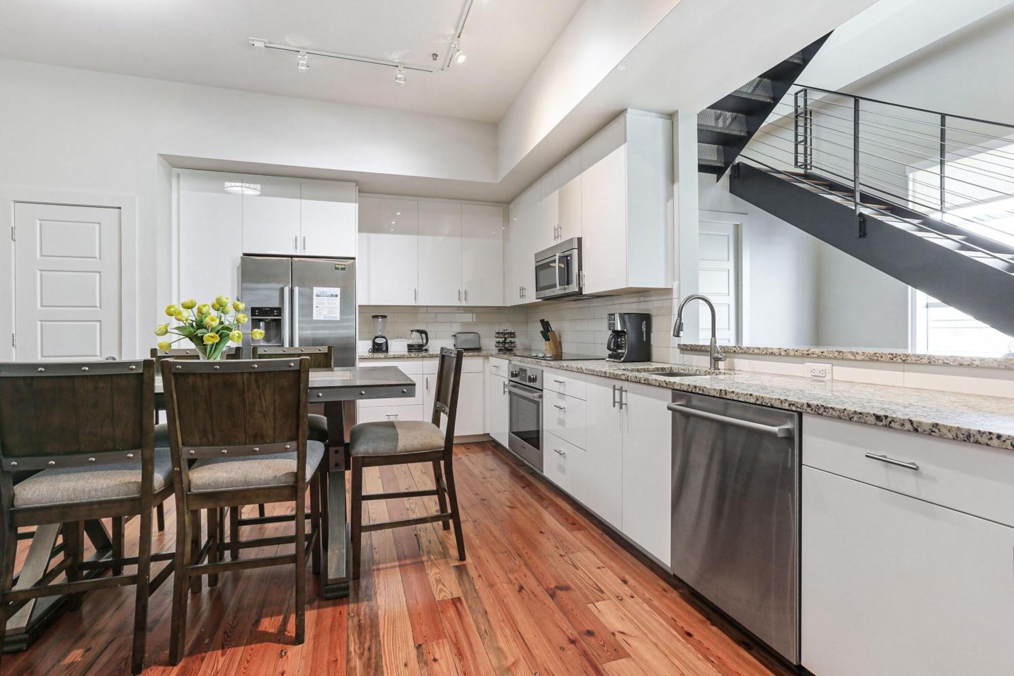 Upscale Condos And Penthouses Close To Canal And Bourbon St New Orleans Exterior photo