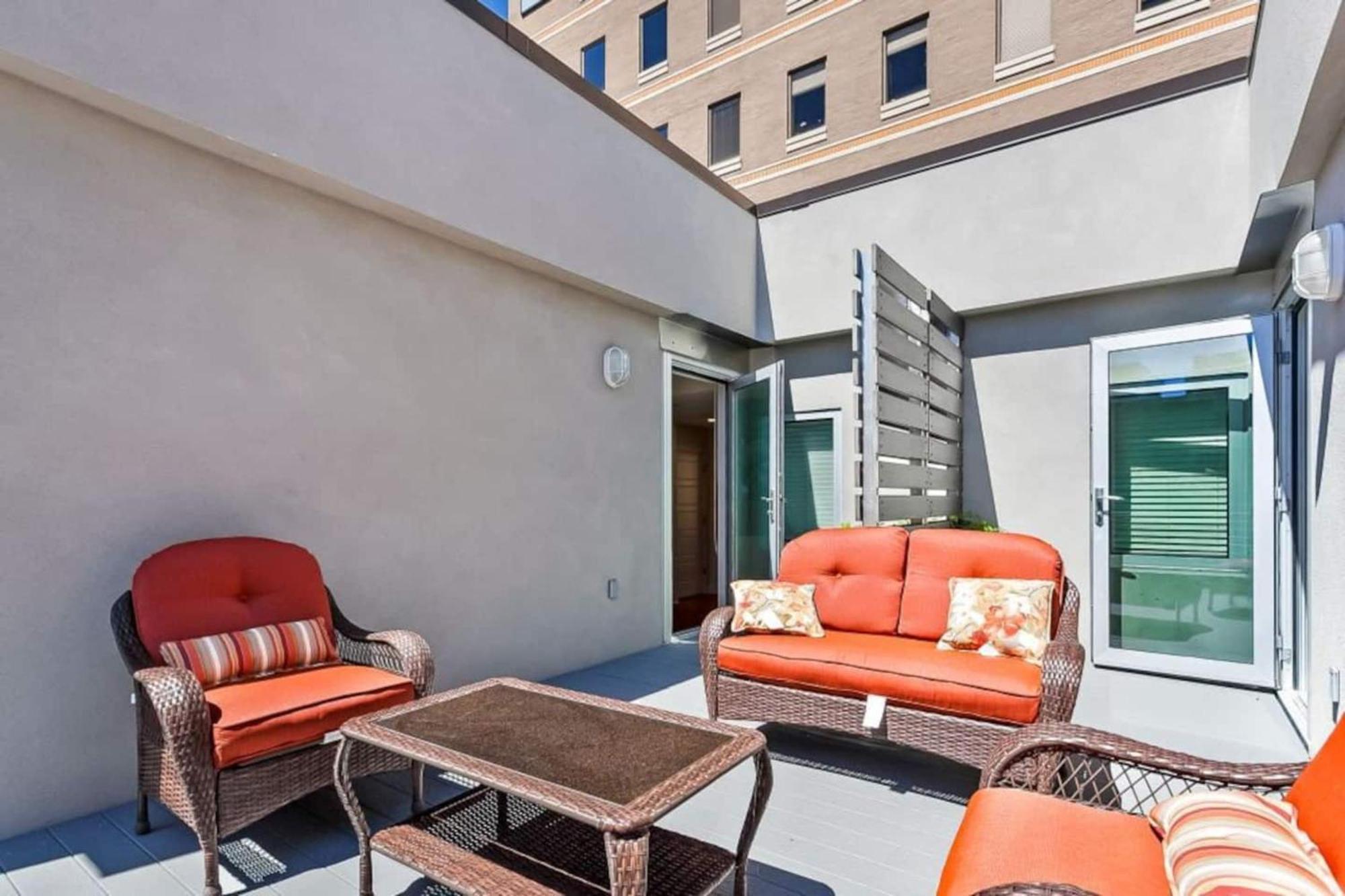 Upscale Condos And Penthouses Close To Canal And Bourbon St New Orleans Exterior photo