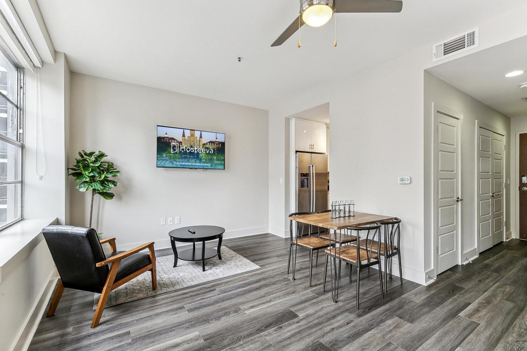 Upscale Condos And Penthouses Close To Canal And Bourbon St New Orleans Exterior photo