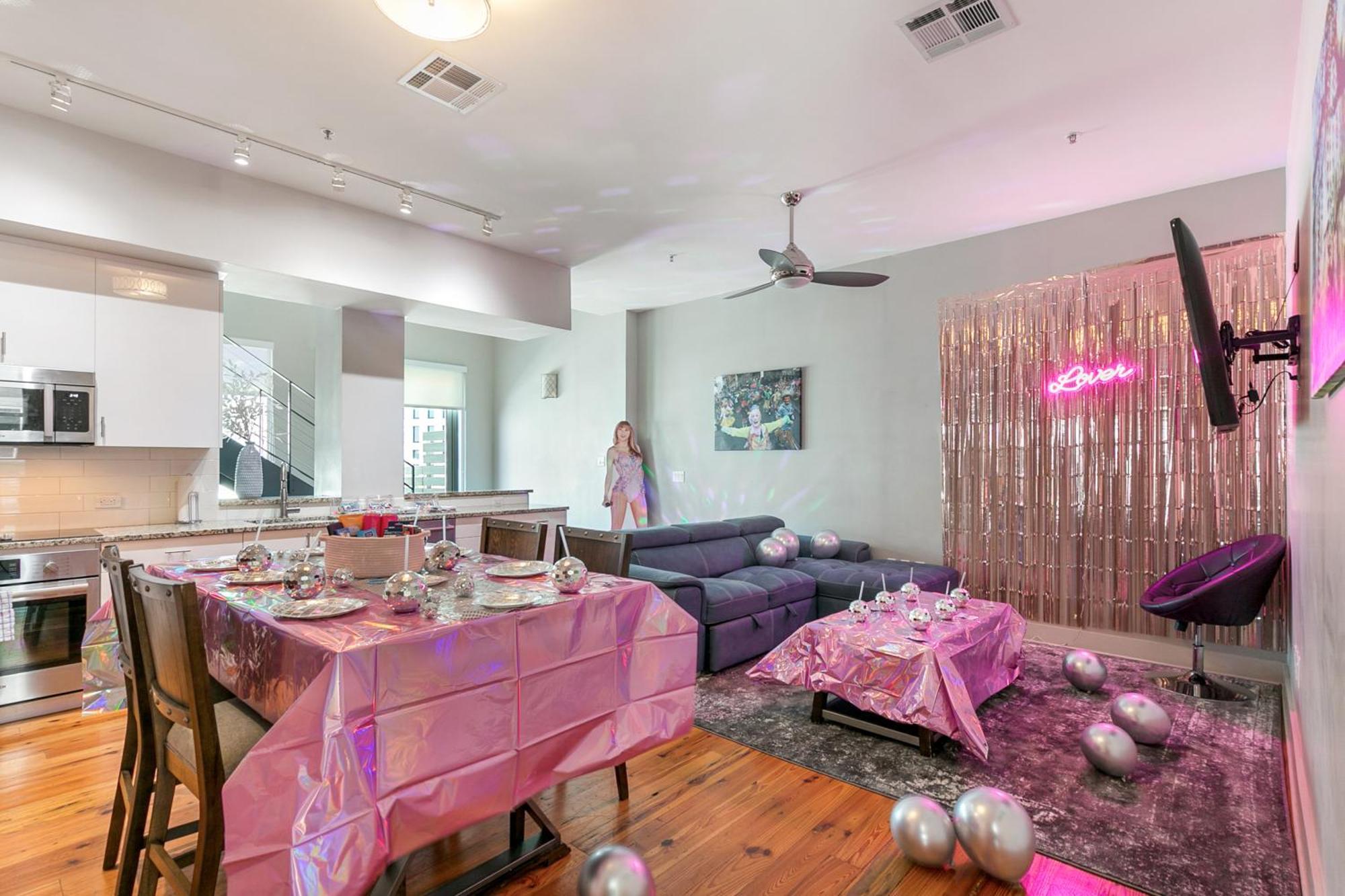 Upscale Condos And Penthouses Close To Canal And Bourbon St New Orleans Exterior photo