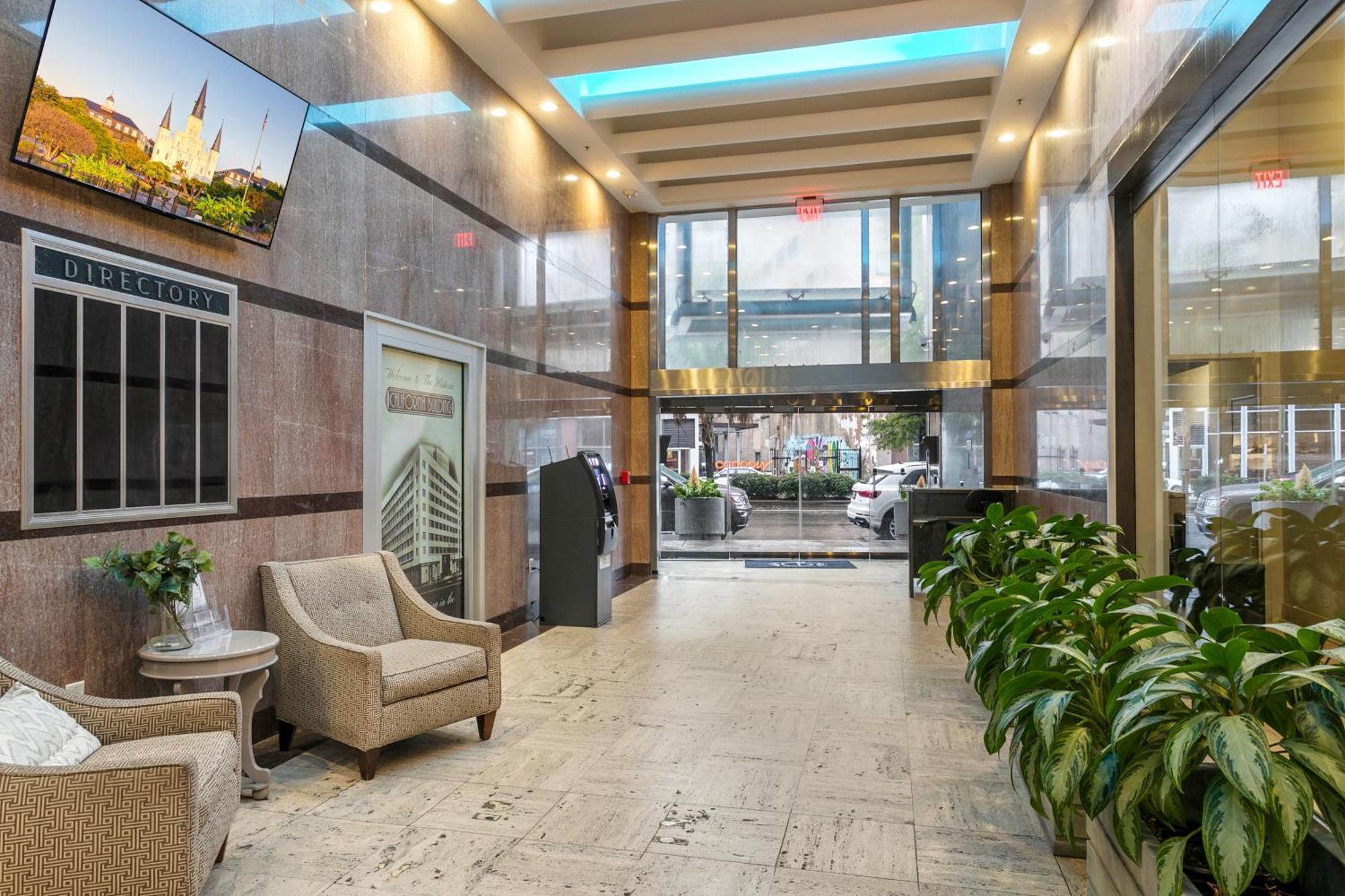 Upscale Condos And Penthouses Close To Canal And Bourbon St New Orleans Exterior photo